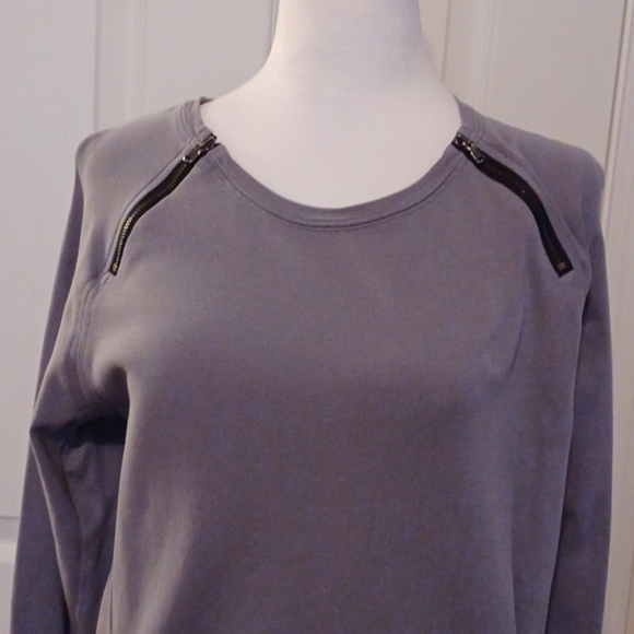 🌺Kenneth Cole Reaction Gray Top - Picture 11 of 11